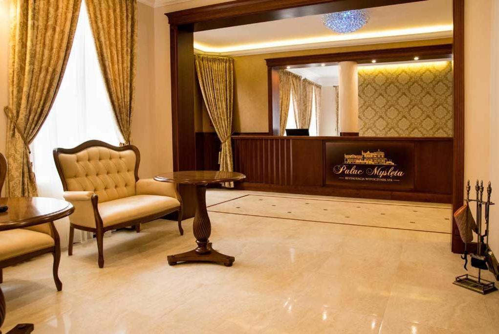 Palac Mysleta Uzdowo Luaran gambar