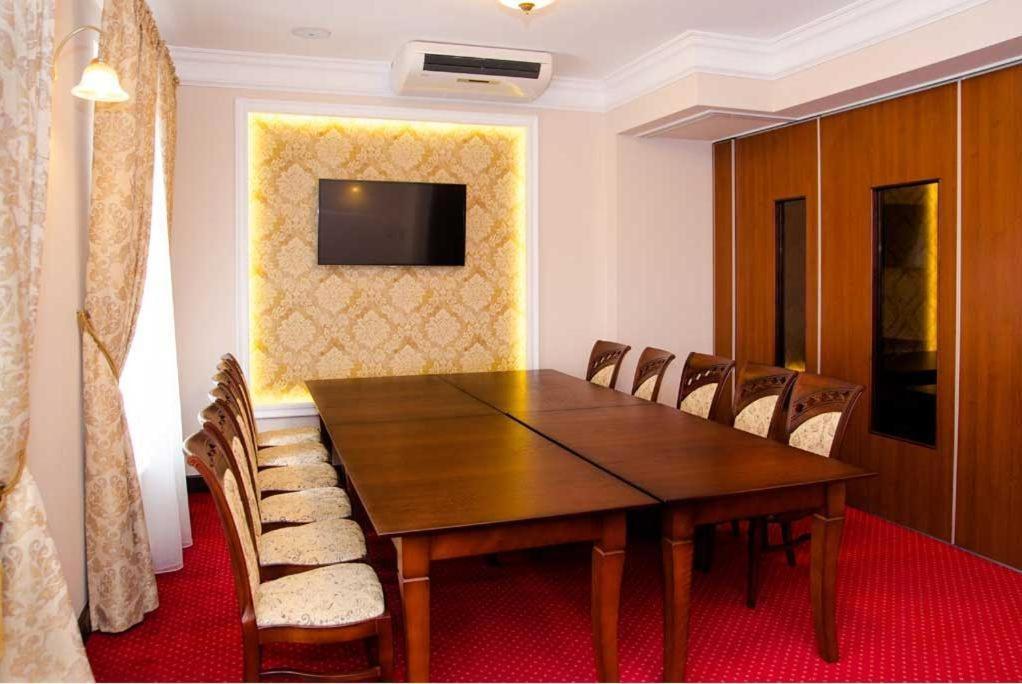 Palac Mysleta Uzdowo Luaran gambar