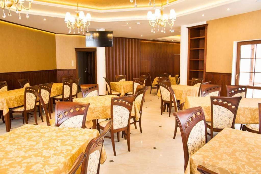 Palac Mysleta Uzdowo Luaran gambar