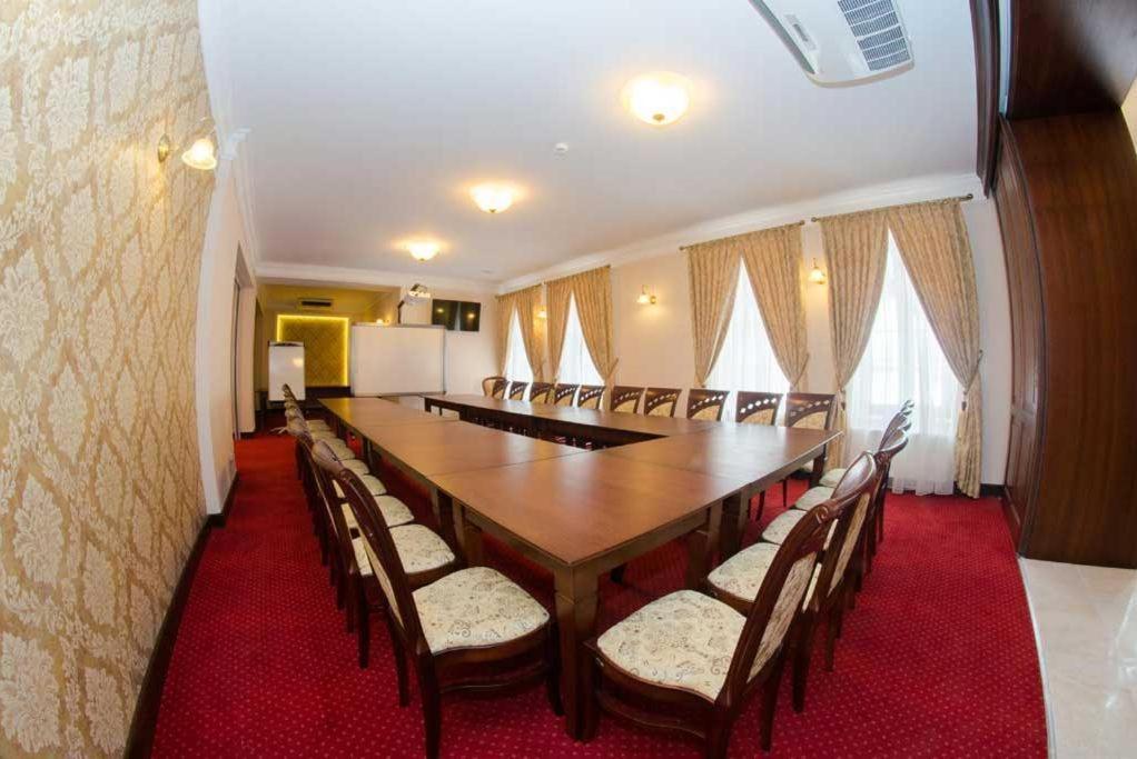 Palac Mysleta Uzdowo Luaran gambar